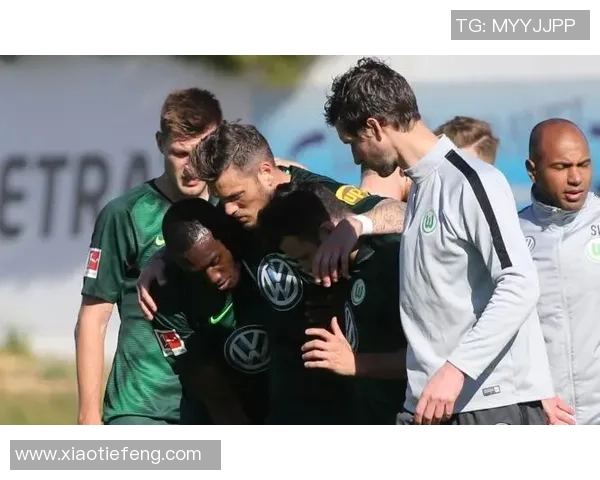 重伤足球中锋的复出之路与球队未来的希望交织在一起